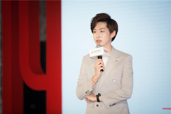  p>齐思钧,本名齐岱泽,1994年4月13日出生,中国内地男电视节目主持人