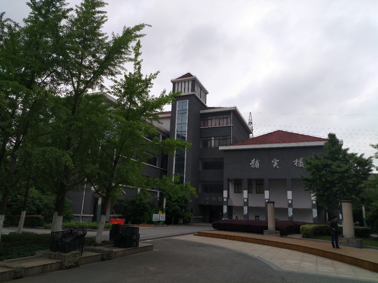 7874985" data-lemmaid="7874985">江阴市 /a>城区中心,简称江阴一 