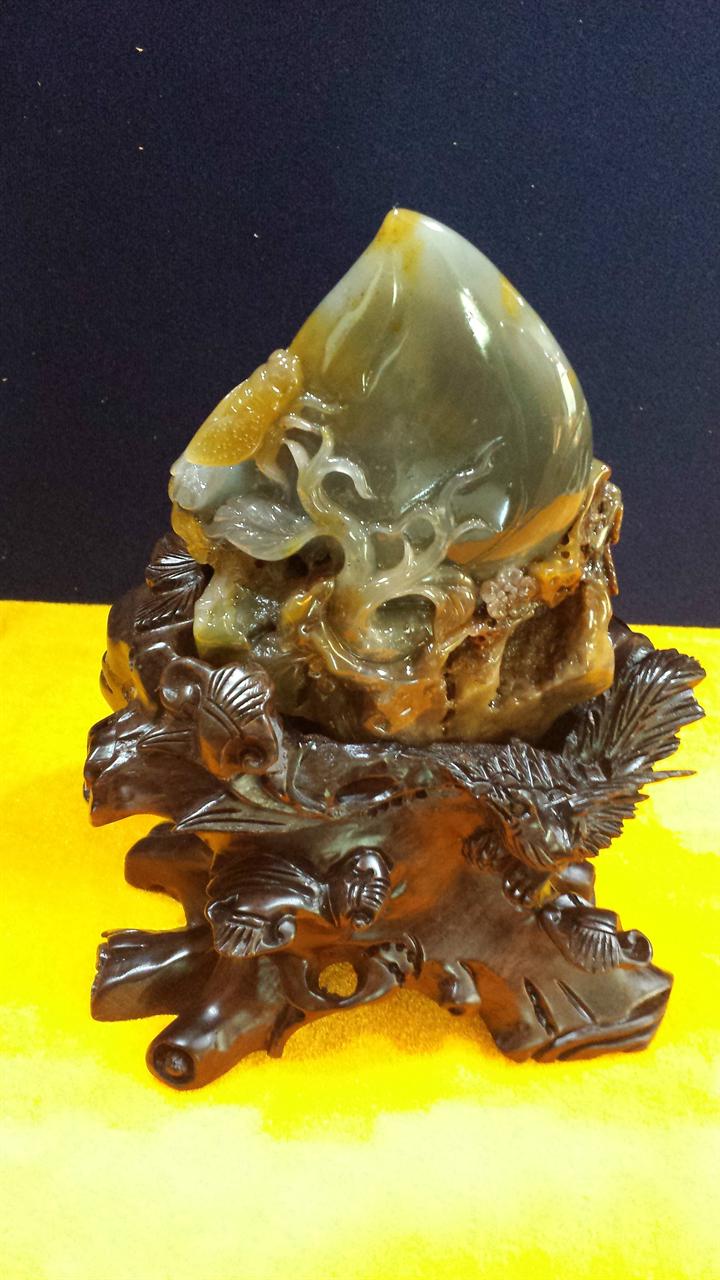  p>紫金玉是指产于广东省紫金县行政区域内的硅质类玉石,古称永安玉或