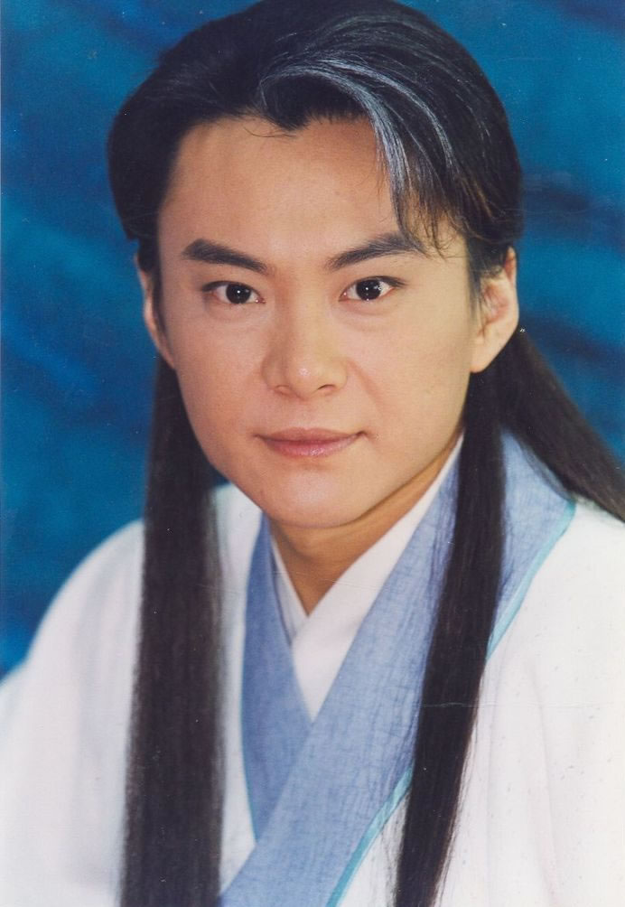 中国内地演员,导演;北京人民艺术剧院演员,国家一级演员,北京人艺艺委