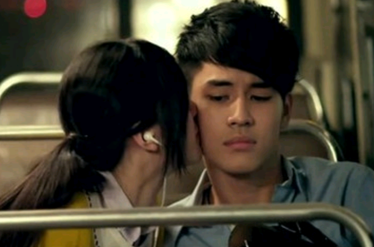  p data-id="gnx38rad90">北漂少女伤感微电影《乘客》 /p>