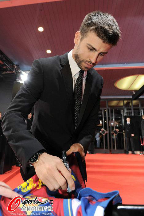  p>杰拉德·皮克(gerard piqué),全名杰拉德·皮克·伯纳乌(gerard