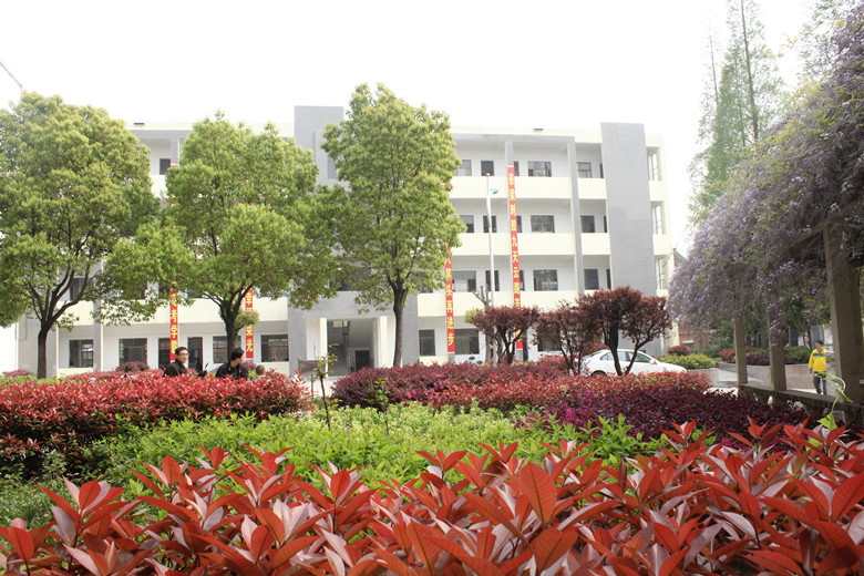 望江县赛口中学始建于1959年,2007年入选