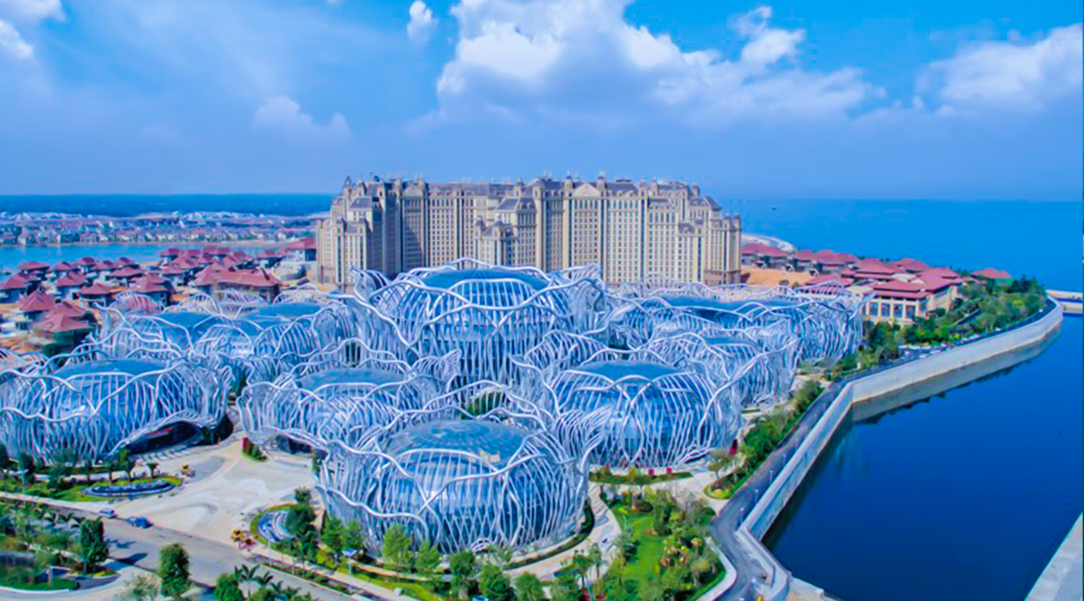  p>中国海南海花岛位于海南省儋州市,是恒大重构世界文化旅游版图之作