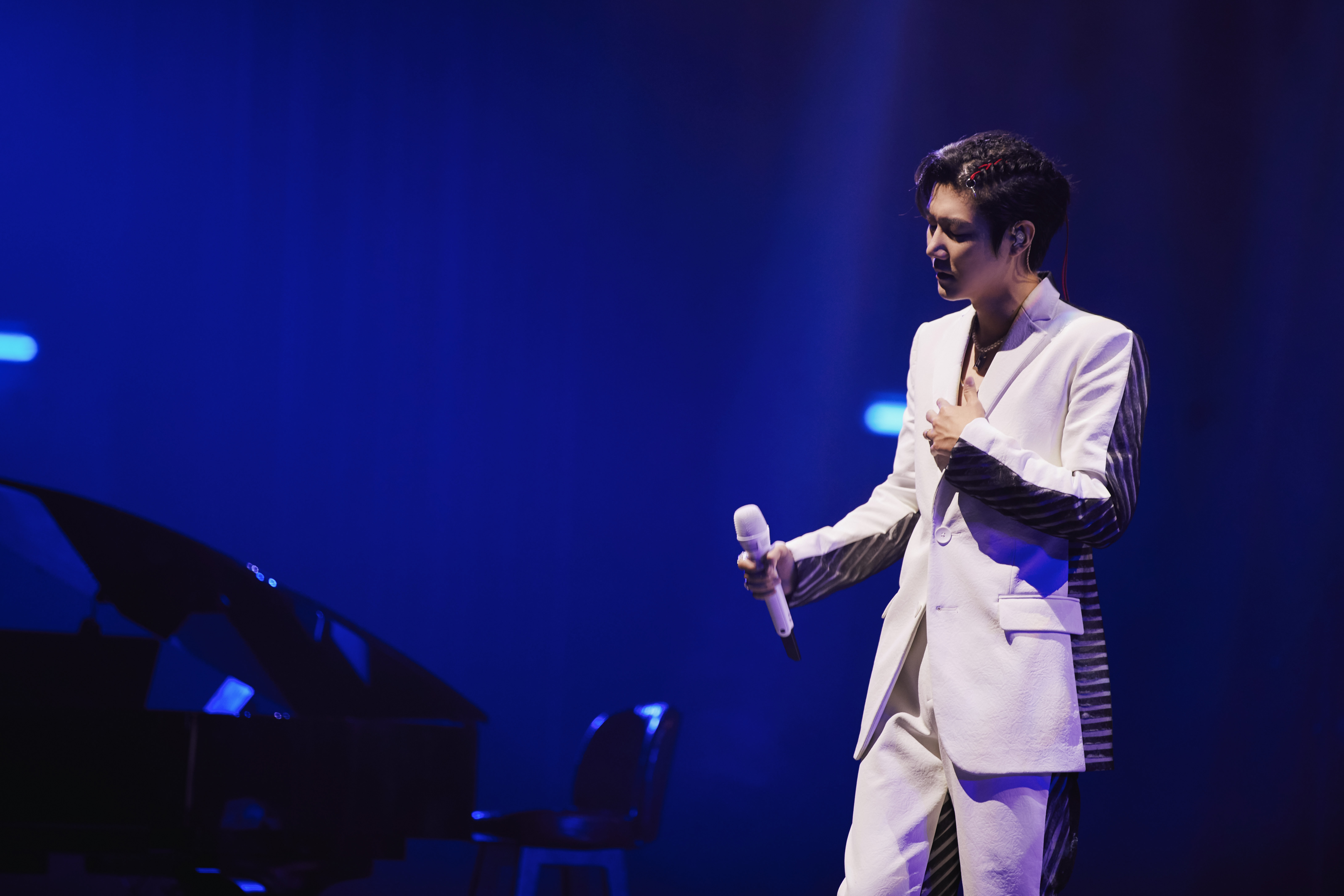  p>王晰,1985年4月9日出生于辽宁省营口市,中国内地流行乐男低音歌手