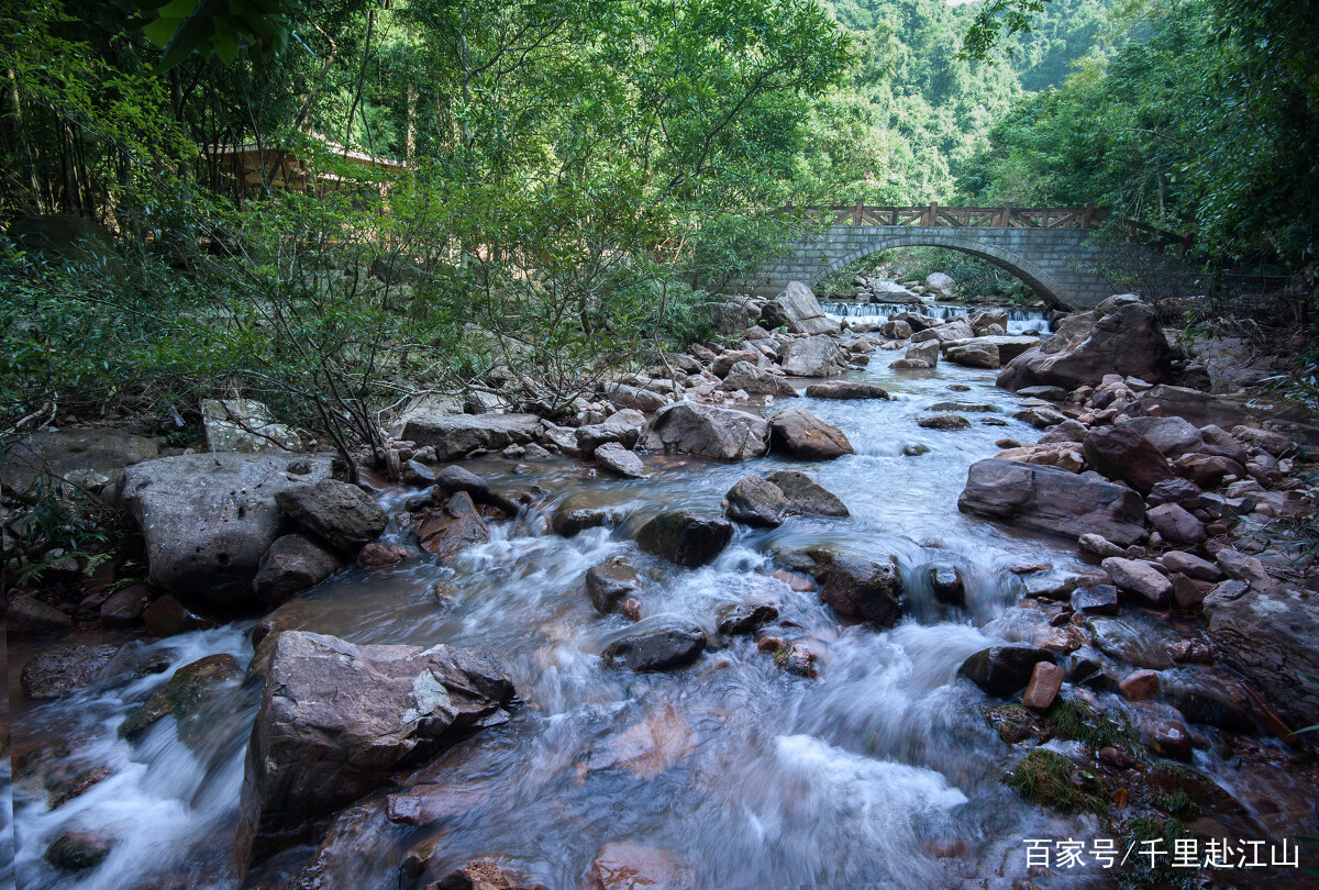 都听过九寨沟，但是知道八寨沟吗？这里的风景是怎样的呢？_百科TA说