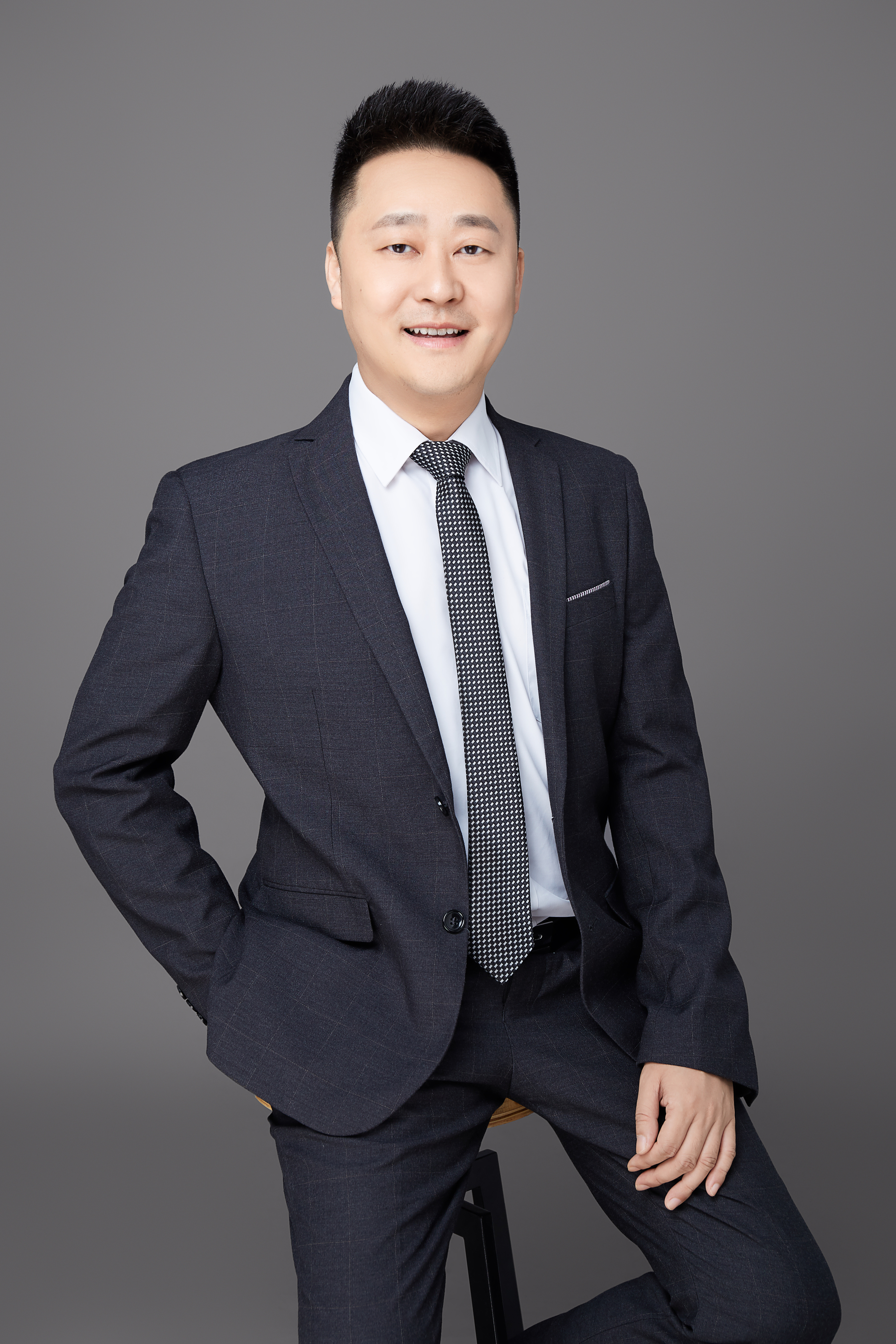 曾健,男,现任职新潮传媒联合创始人,高级副