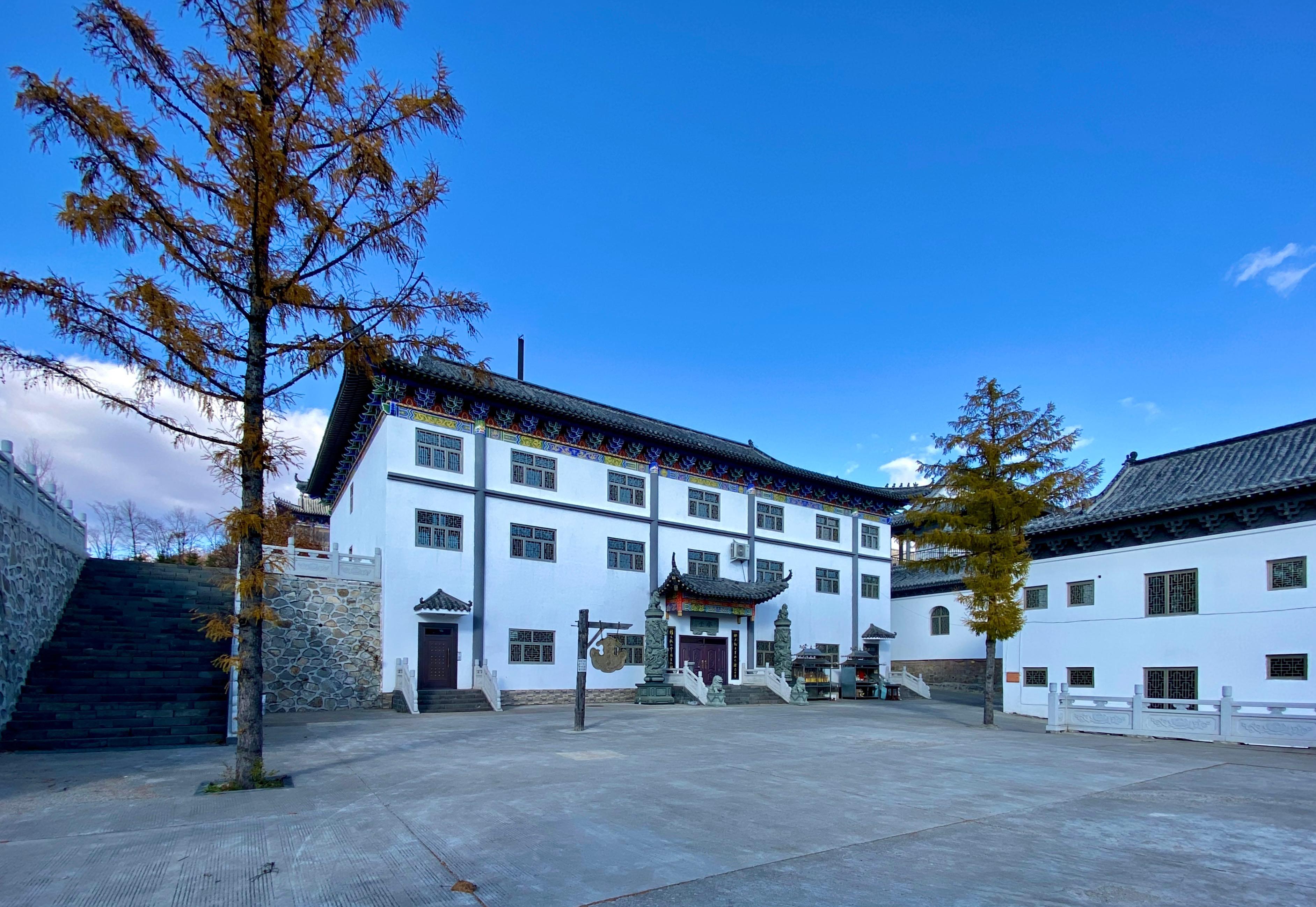  p>大光明寺位于黑龙江省牡丹江市绥芬河市天长山南麓,坐北朝南,依山