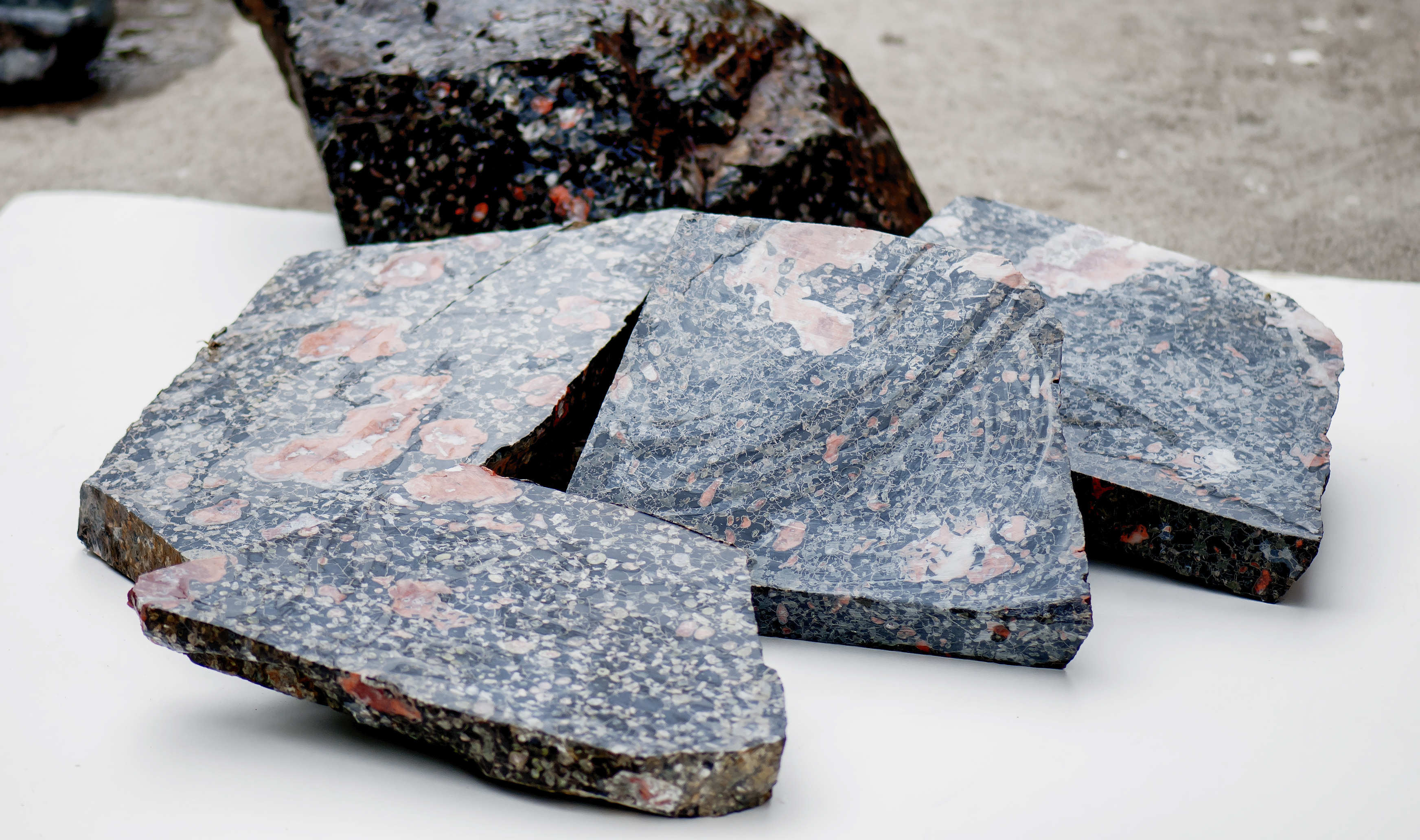 > span class="ref" data-ctrid="2hsk24quajy">安山玉又称安山岩质玉