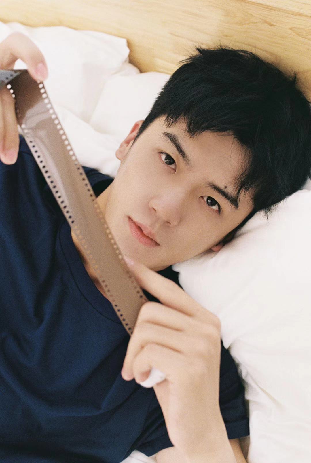  p>卢东旭,1998年8月24日出生于河北省,中国内地