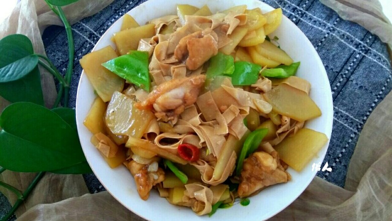 土豆片炖干豆腐