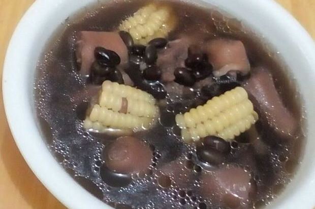 补肾黑豆猪尾汤