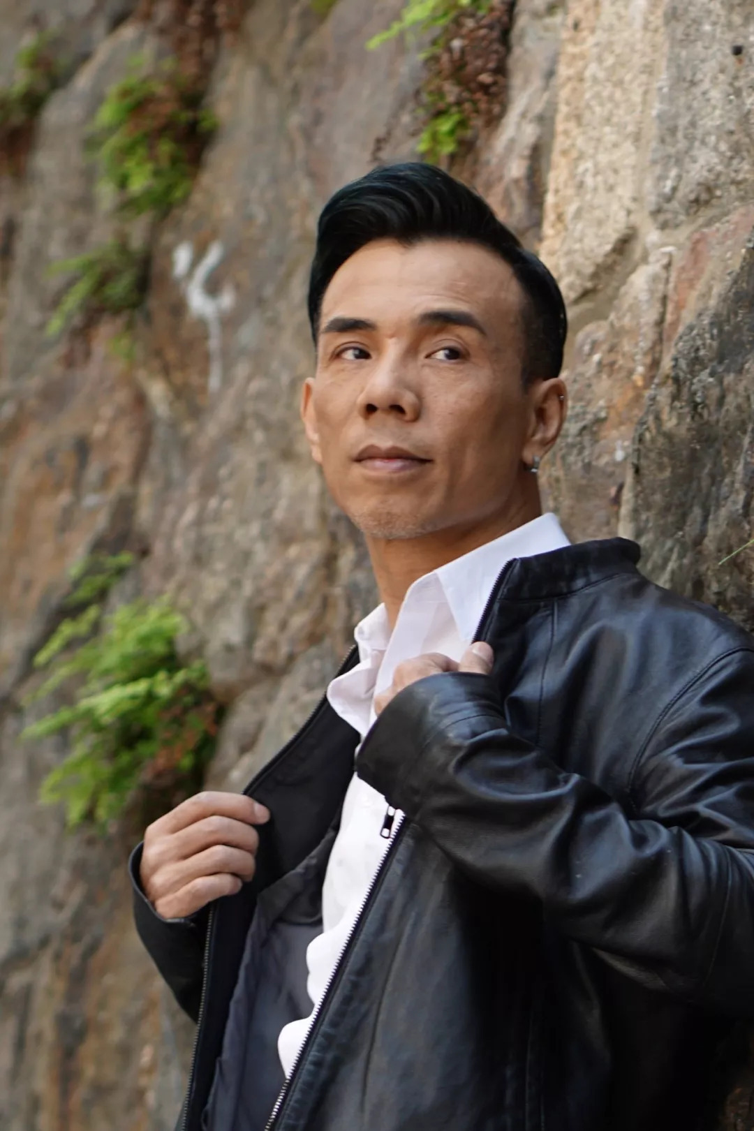  p>《为未来疗伤》是歌手李国祥演唱的歌曲,收录于2000年4月1日发行的