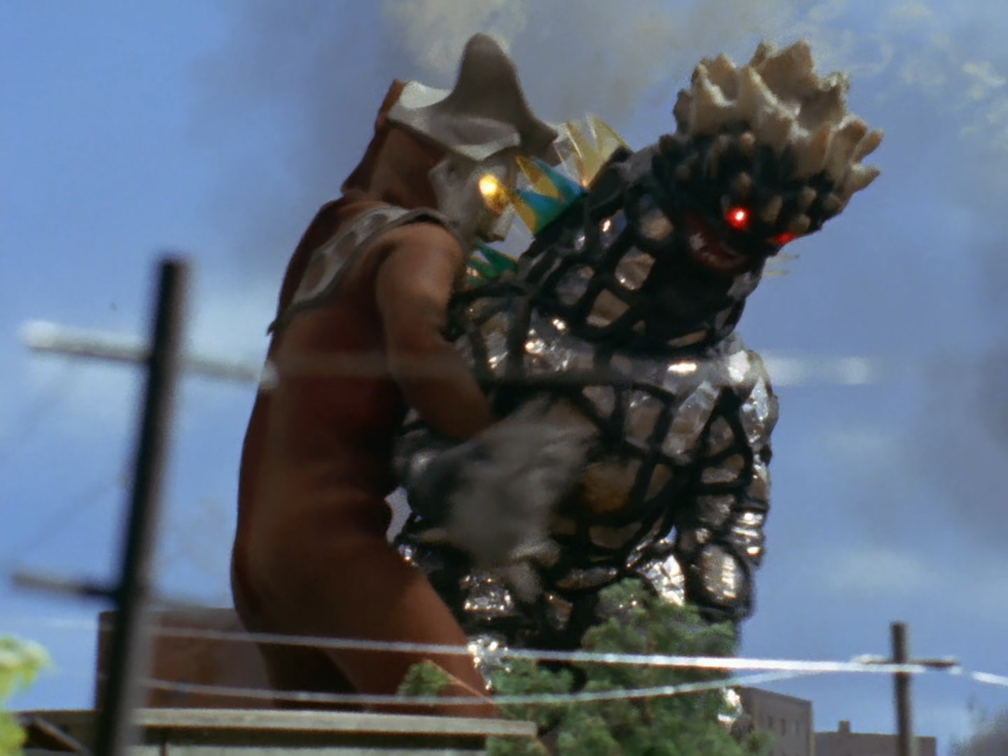  /p> p>玛扎拉斯星人操控的,全身覆盖着镜子的奇特怪