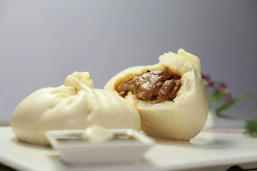  p data-id="gnwt0qagw7">鸡汁生肉包是一道以