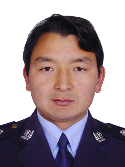 现任云南省迪庆藏族自治州维西傈僳族自治县公安局党委委员,副局长