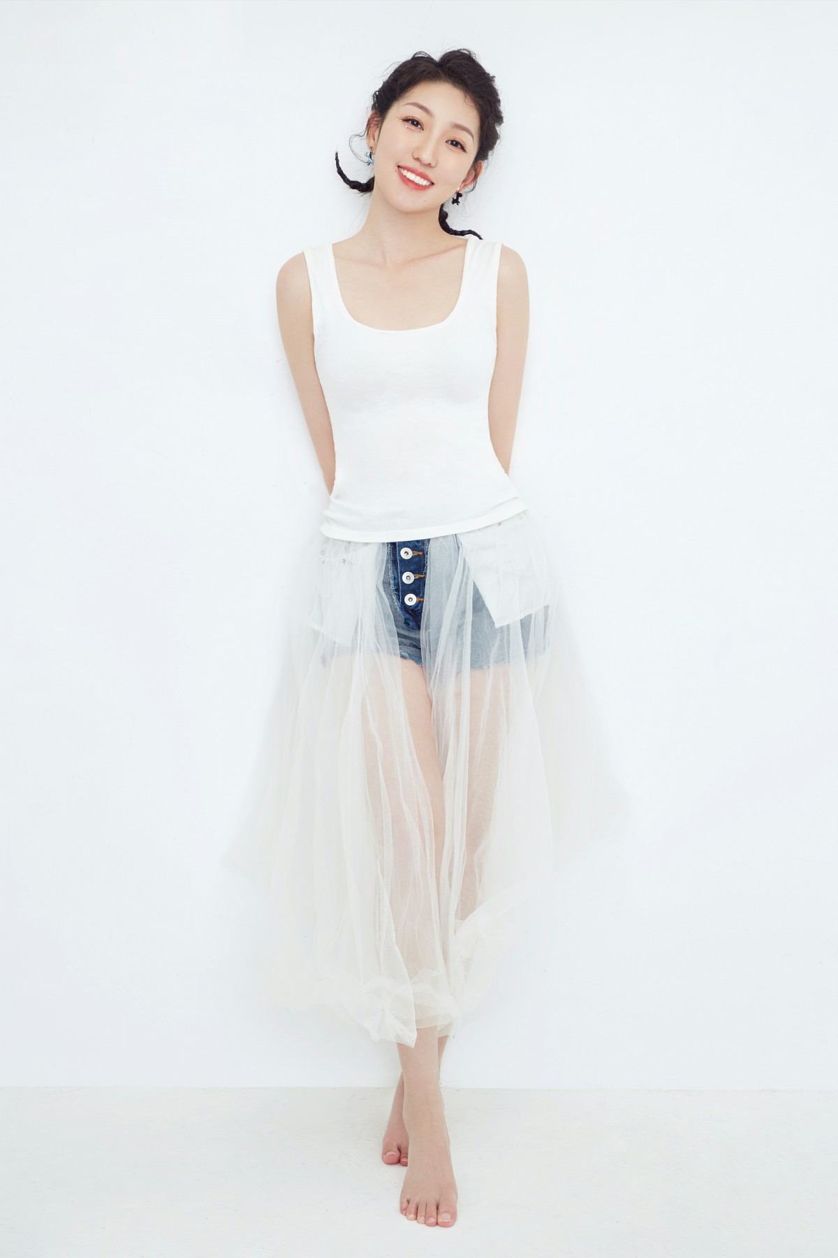  p>徐薇,导演,主持人,毕业于 a target="_blank" href="/item/北京