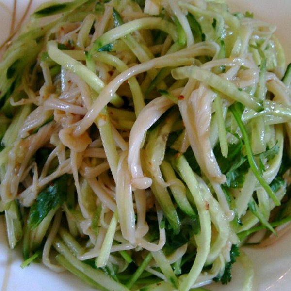 黄瓜金针菇炒鸡片