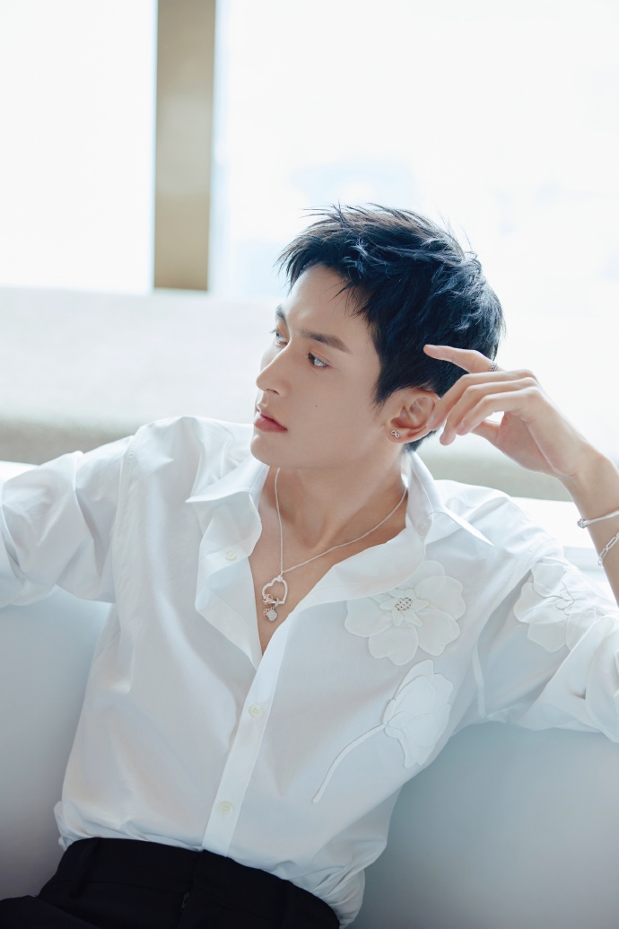  p>张哲瀚,1991年5月11日出生于江西省新余市,中国内地影视男演员