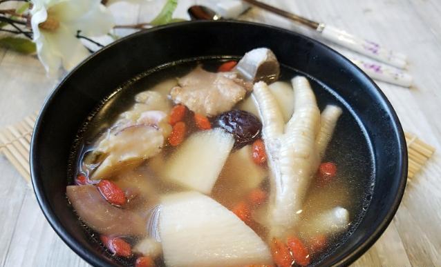 淮山红枣鸡脚汤