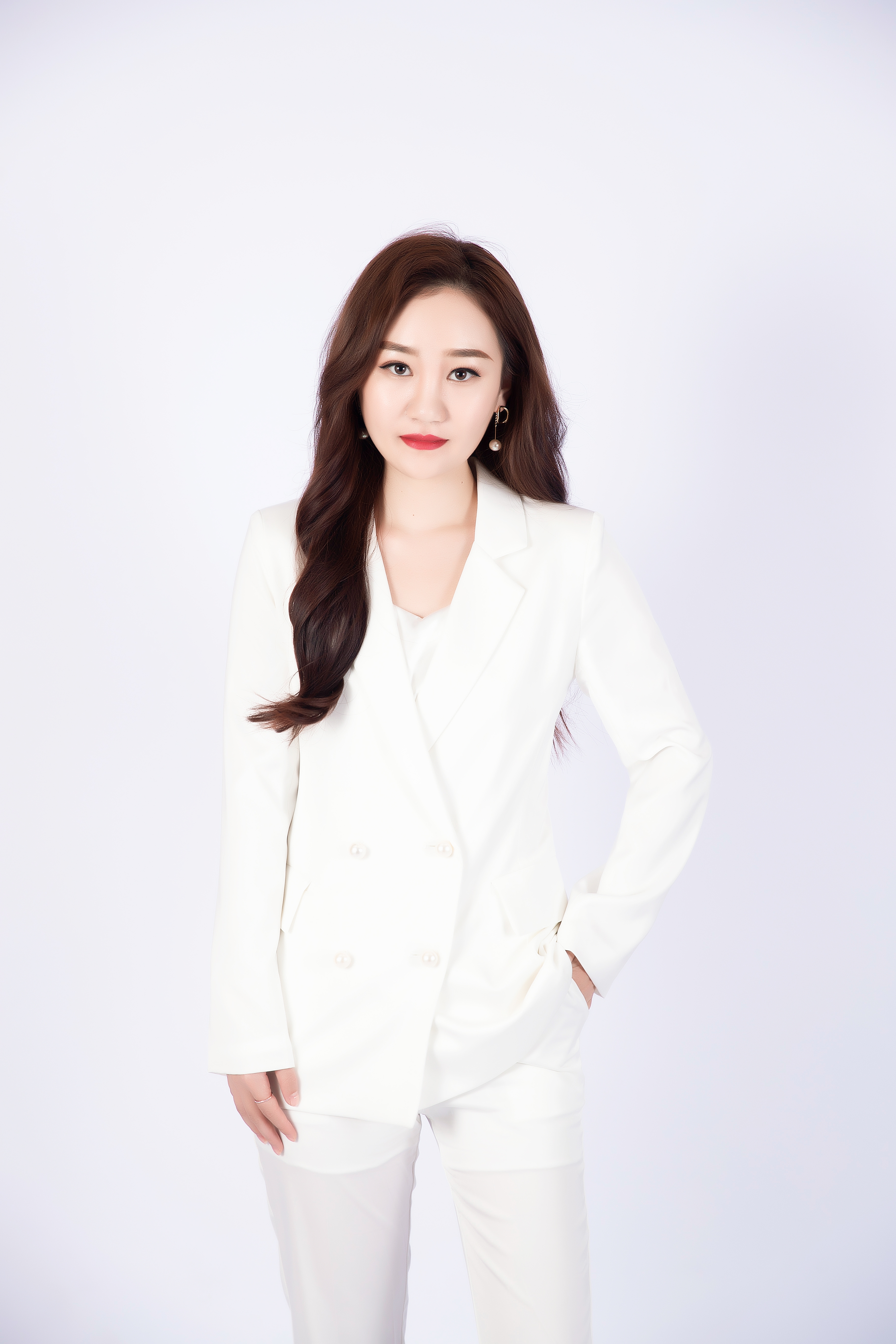  p>闫嘉欣,山东威海人,主持人,新闻记者,cctv顶天立地中国娃少儿春晚