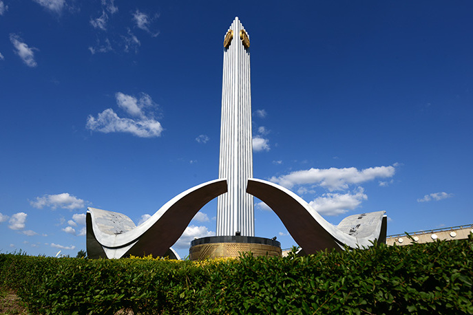 "石油之光"雕塑