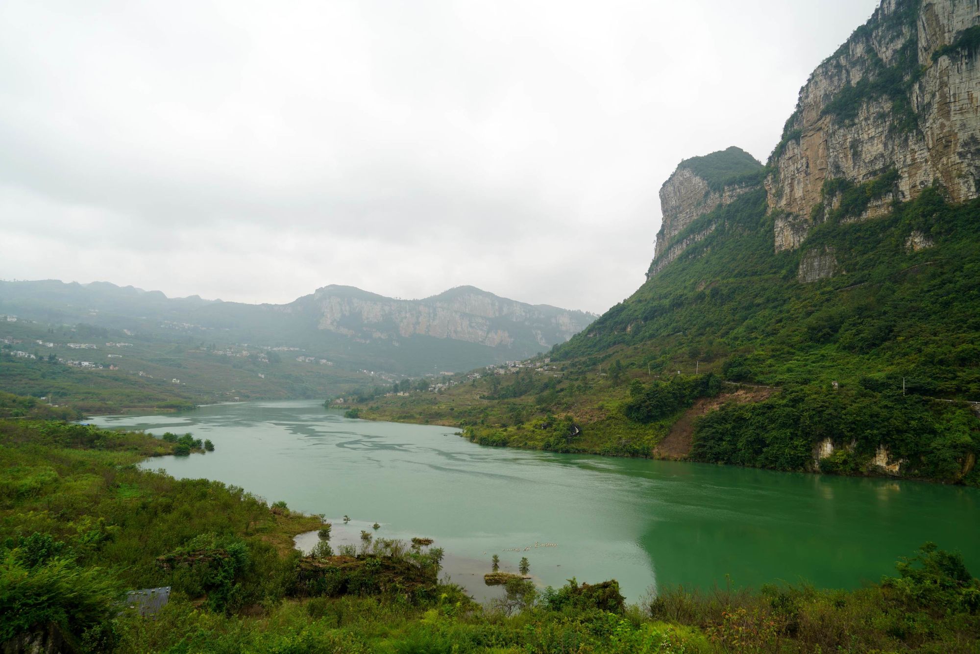 凹河位于贵州省,以凹河为界,左岸为毕节市<a