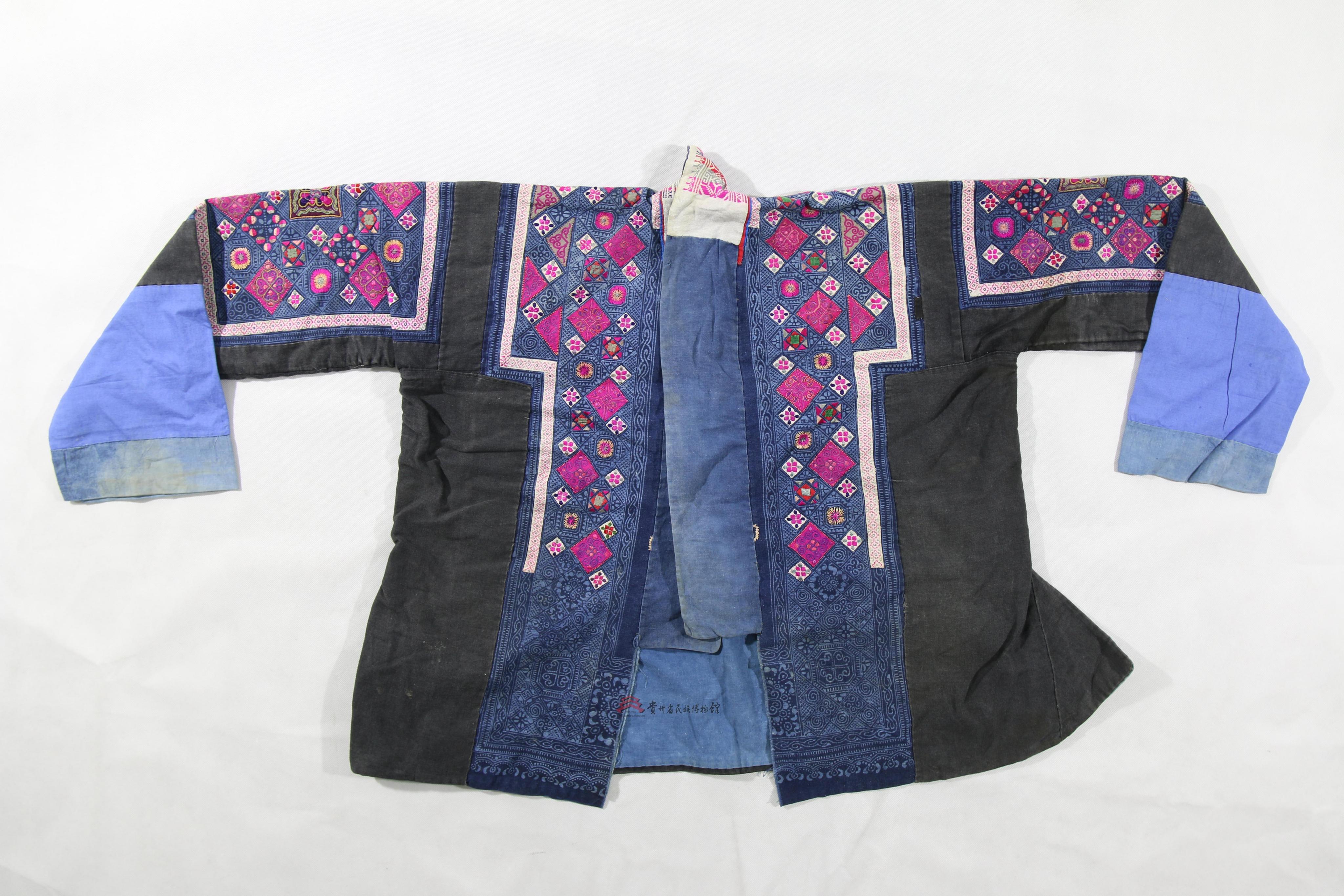 近代贵定苗族蜡染锁绣花纹对襟衣