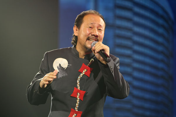  p>腾格尔,1960年1月15日生于 a target="_blank" href="/item/内蒙古