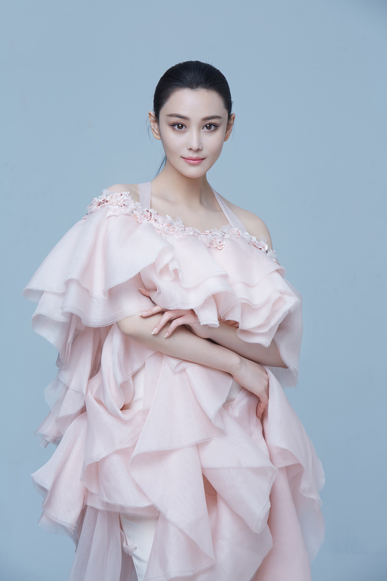  p>张馨予,原名张燕,1987年3月28日出生于江苏省苏州市昆山市,中国