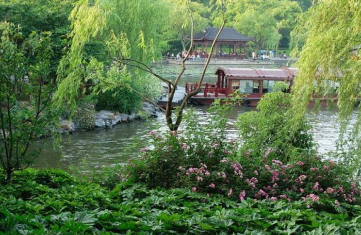  p data-id="gnwjgcjnmq"> b>西湖乐园 /b>位于东莞市中心城区南郊