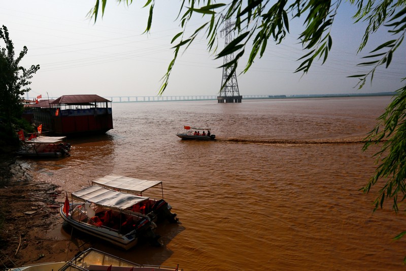  p>郑州黄河风景名胜区,又称郑州黄河水利风景区,位于 a target="