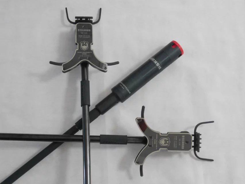  p>保安器材是指用于保安人员用于自卫的小型武器,用于制止犯罪分子