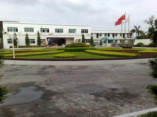 管陇村位于位于广东省汕头市澄海区莲下镇西北部,南峙山南侧,区域