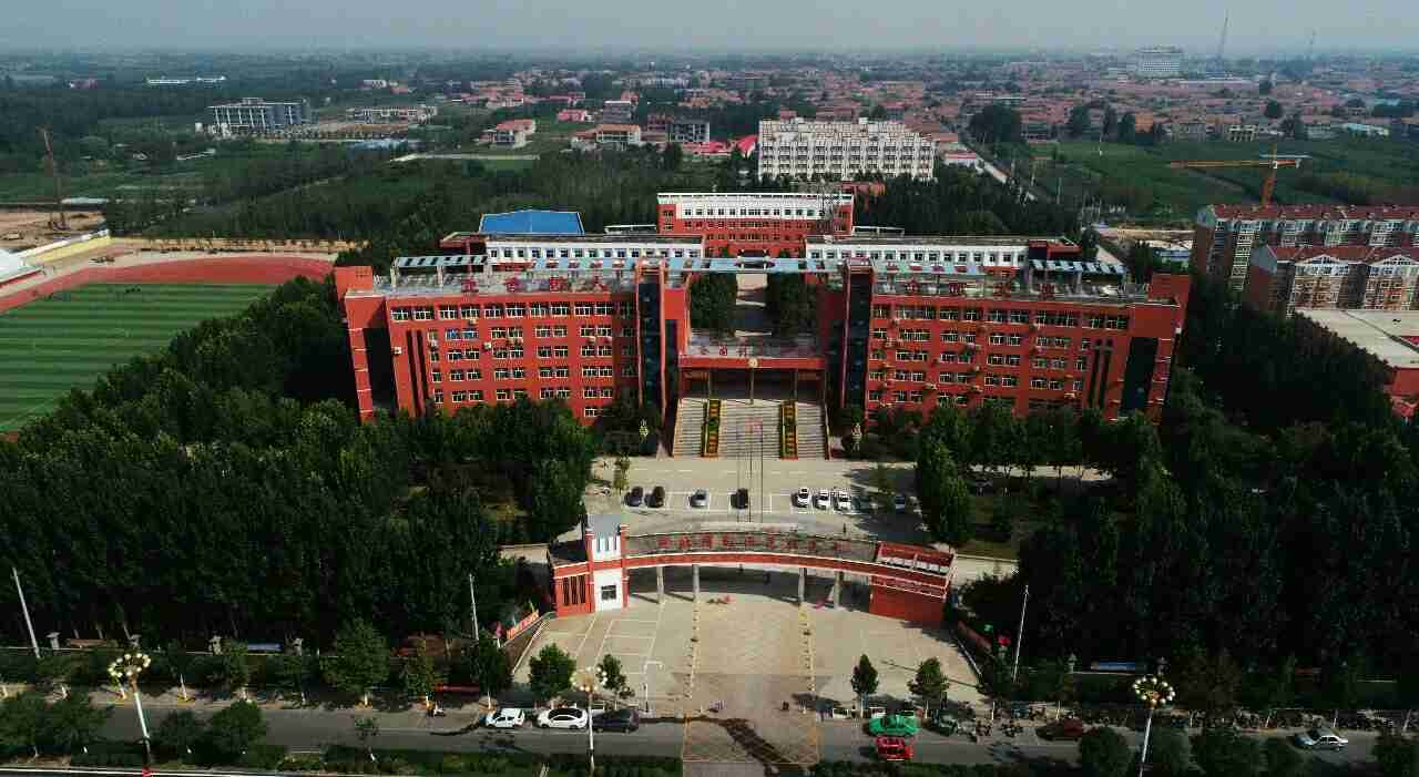  p>曲周县第一中学简称曲周一中,始建于1951年,经过60多年的建设与