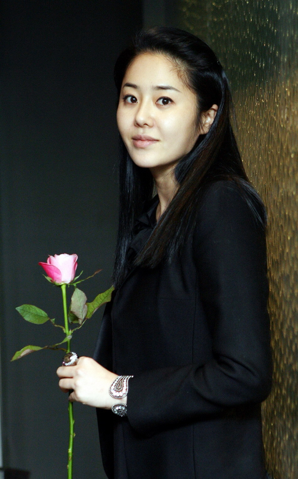  p>高贤贞 i>(         ) /i>,1971年3月2日出生,毕业于 a target="