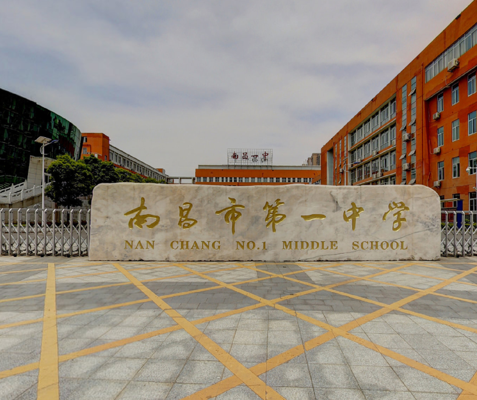 1 middle school of nanchang)简称"南昌一中",是一所南昌市教育局