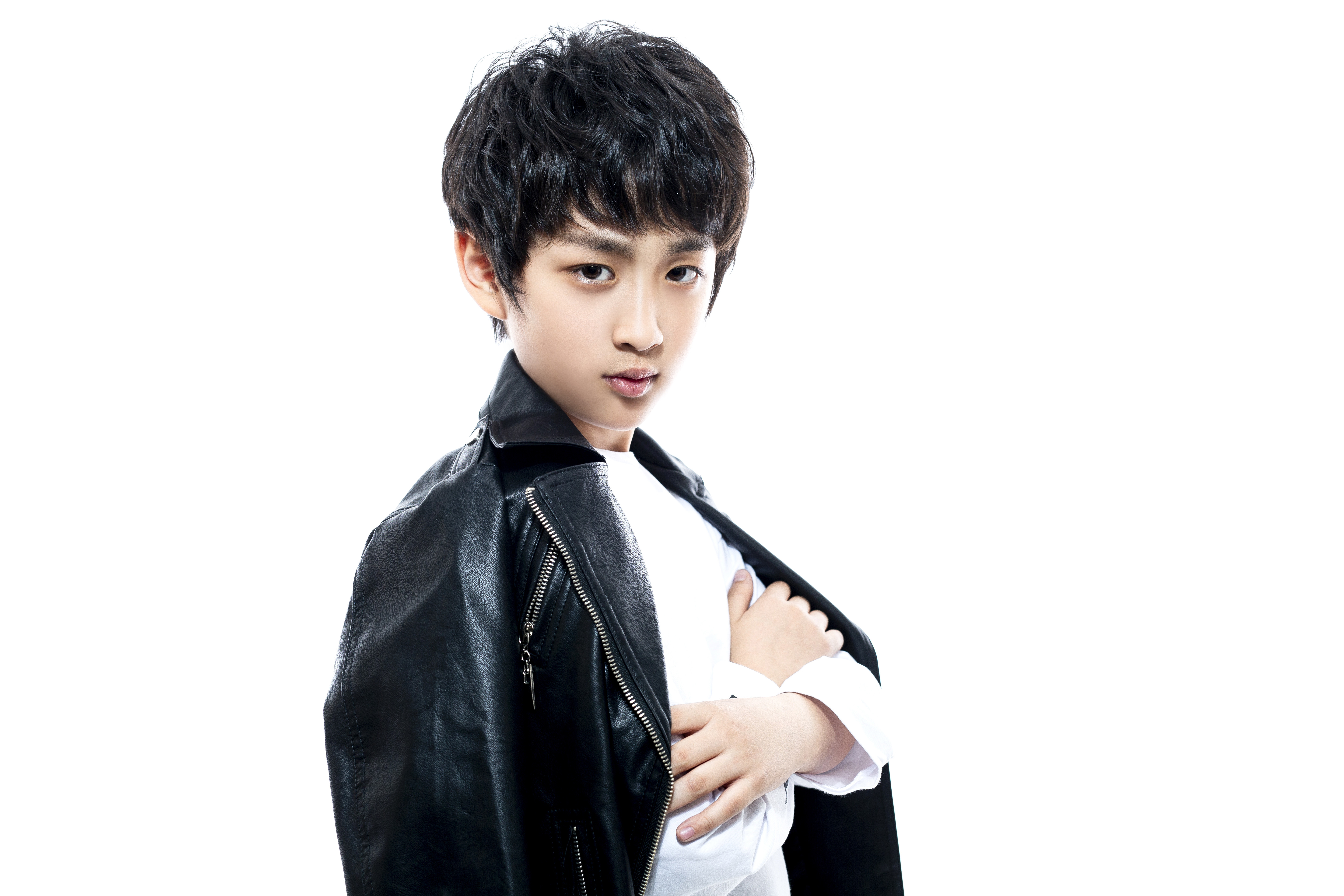  p>洪霆,2010年1月31日出生于辽宁大连,中国内地男歌手,演员;代表作品