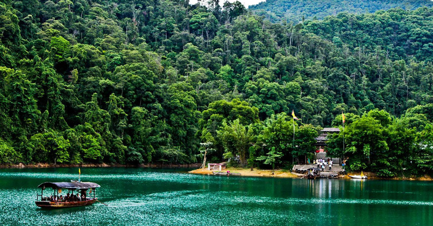  p>鼎湖山国家级自然保护区位于广东省肇庆市 a target="_blank" href