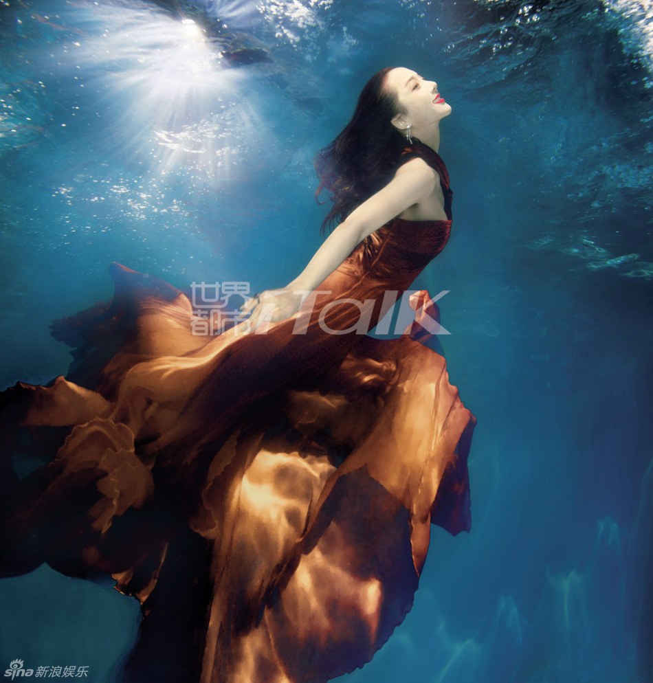  p>李依晓 i>(原名李烁), /i>1983年2月2日出生于辽宁省锦州市,毕业于