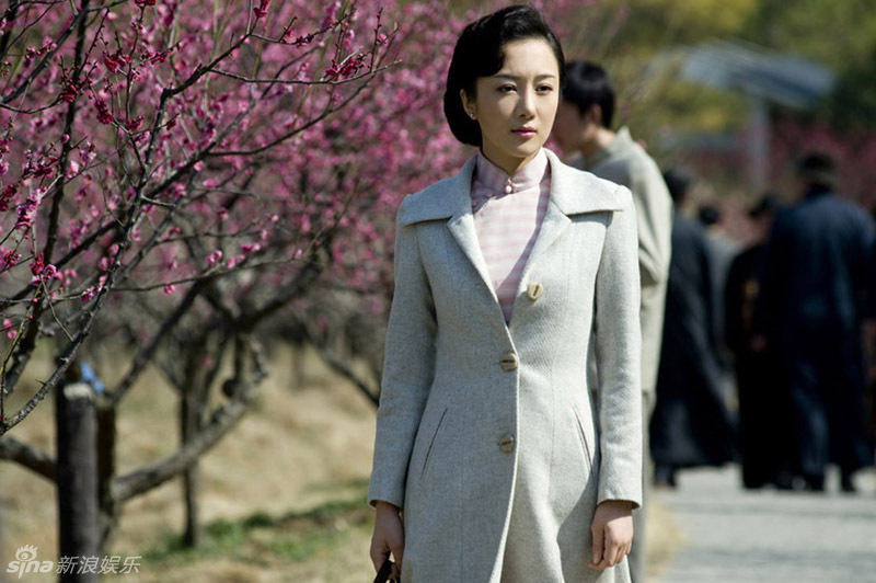  p>李依晓 i>(原名李烁), /i>1983年2月2日出生于辽宁省锦州市,毕业于