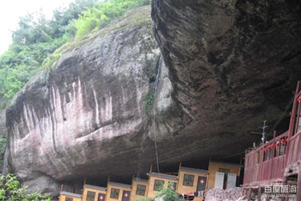  p>石鹅岩为位于武义县城西7公里处的桃溪滩乡境内的一处风景区.