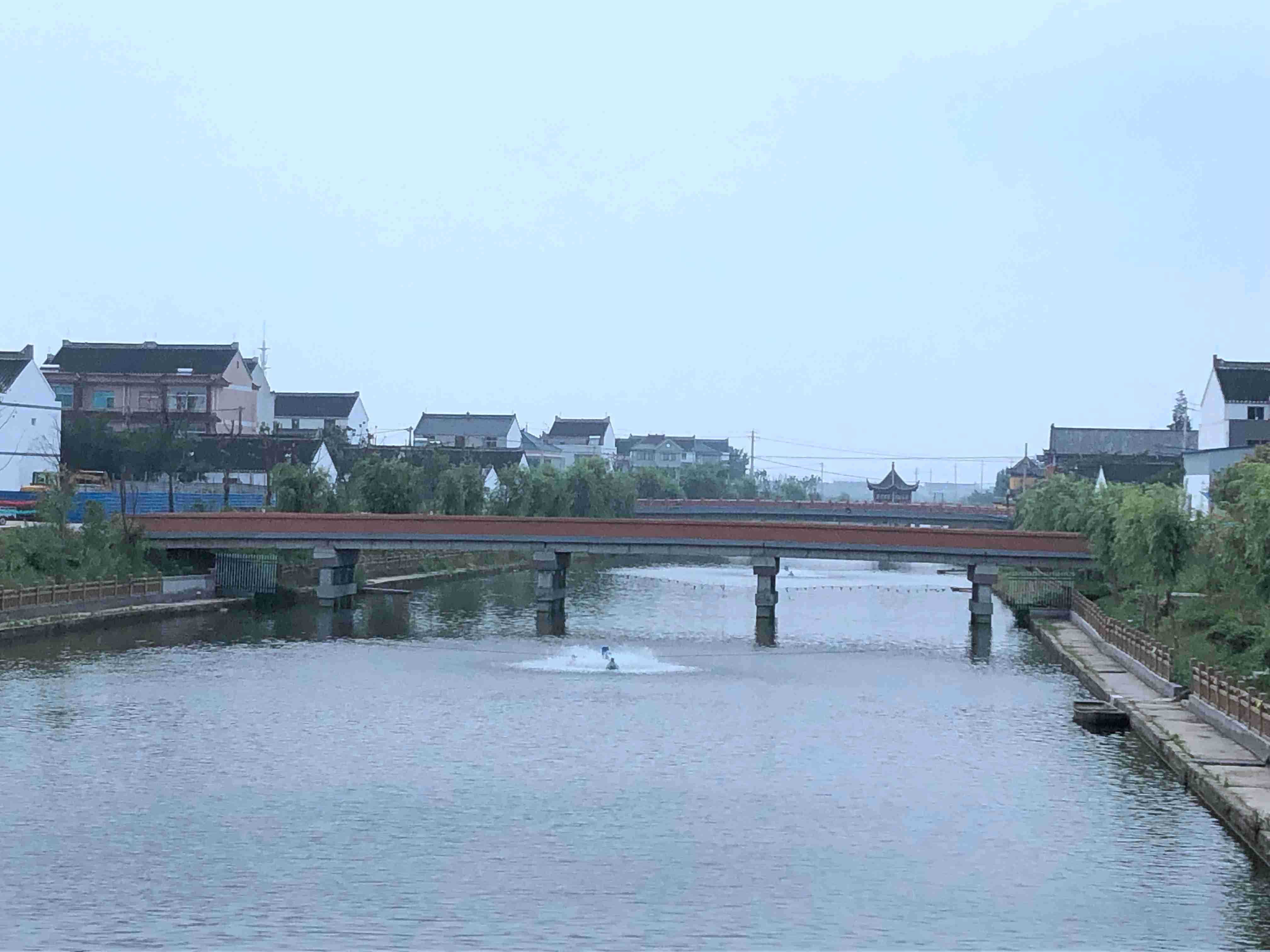  p>黄桥镇小南湖位于中国美丽乡村,江苏最美乡村,江苏省生态村,全国一