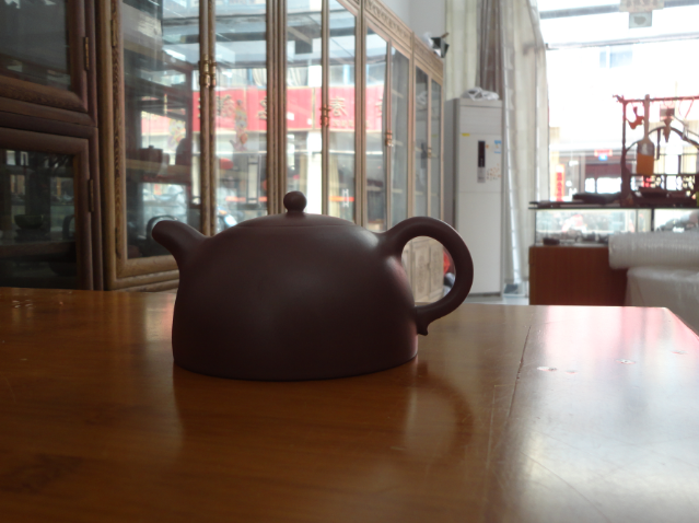  p data-id="gnfnzfqh33">吴建芳,紫砂工艺美术师,1966年3月出生于