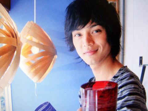  p>水岛宏,本名"齐藤智裕",1984年4月13日出生于日本东京.