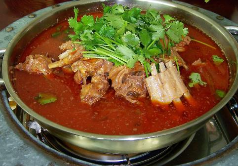  p>羊肉汤锅是一道菜品,主要原料是 a target="_blank" href="/item