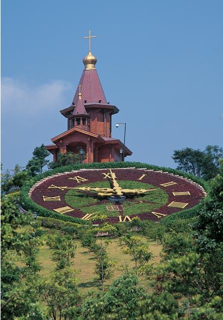 不同地区有不同的花钟,同一季节里,不同时间开花的花草,可以组成不同