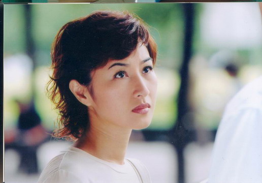  p>关咏荷(esther),1964年7月16日出生于中国香港,祖籍广东南海,中国