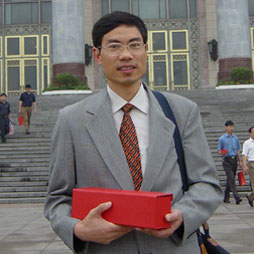胡柏藩,男,中共党员,1962年出生,高级经济师,新和成控股集团有限公司