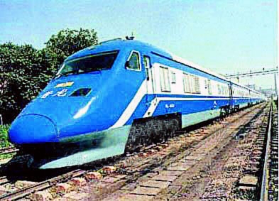  p>"晋龙"号是由铁道部四方机车车辆厂制造的内燃液传动车组,是为满足